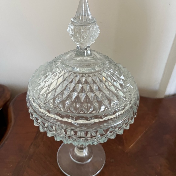 COPY - Vintage Indiana Diamond Cut Glass Pedestal Candy Dish With Cover - Picture 6 of 10
